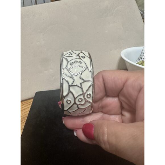 Sequin Nordstrom Silver Tone White Statement Enamel Bangle Bracelet $68 #225 - Picture 3 of 4